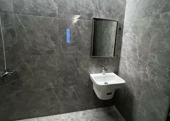 استديو بسرير مريح وتصميم هادئ 