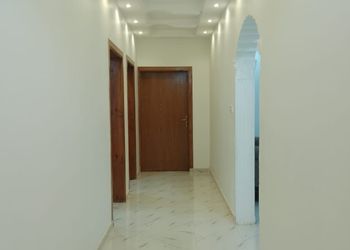 استراحة بمجالس وفناء خارجي 