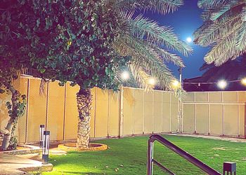 استراحة بقسمين ومسطحات خضراء 