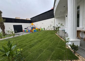 شاليه بجلسة خارجية ومسبح 