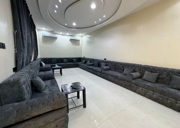 شاليه بصالة مطلة على المسبح 