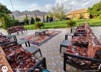 شاليه بإطلالة جبلية وجلسة خارجية