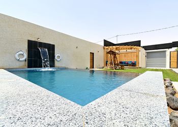 شاليه بمسطح اخضر