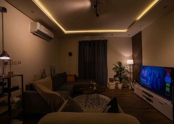 شقة بصالة جلوس ودخول ذاتي