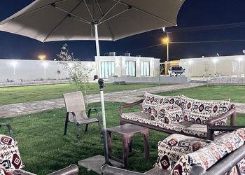 استراحة بمسطحات خضراء