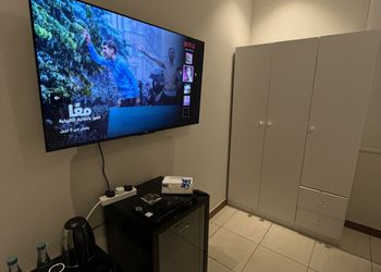استديو بأثاث مريح وبسيط 