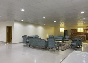 استراحة بمسبح خارجي ومجالس 