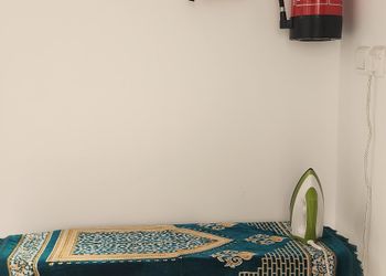 شقة بغرفة معيشة وغرفتين نوم 
