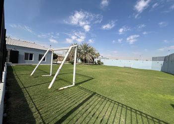استراحة بمسطح اخضر و العاب اطفال