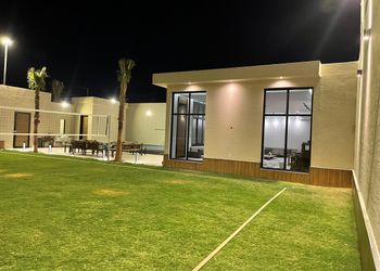 شاليه بملعب كرة طائرة 