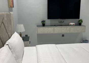 استديو بأثاث مريح وبسيط 