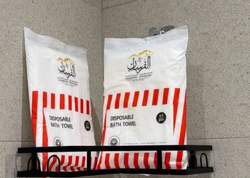 شقة بصالة أنيقة وغرفتين نوم 