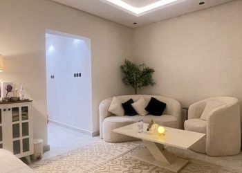 استديو بسرير ماستر وجلسة جانبية