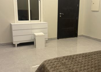 شالية بمجلس مطل على الفناء الخارجي 