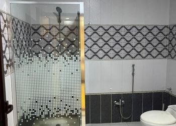 شاليه بمسطح اخضر وجلسة خارجية 
