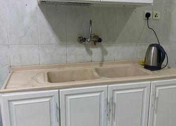 شقة بأثاث مريح وبسيط 