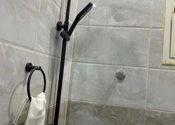 شقة بغرفة معيشة وغرفة نوم 