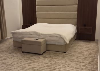 استديو بسرير ماستر  وبأثاث بسيط 