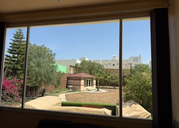 استراحة بمجلس وفناء خارجي 
