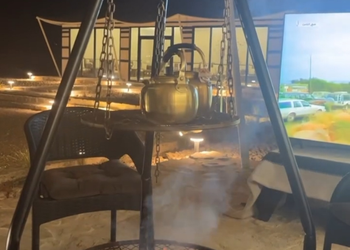 مخيم ببيت شعر ملكي وجلسة 