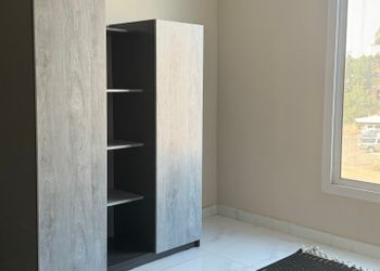 شقة بصالة جلوس ودخول ذاتي