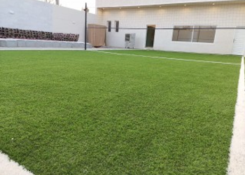 شاليه بملعب كرة طائرة