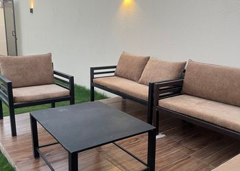 شاليه بركن شواء ومسطح اخضر 