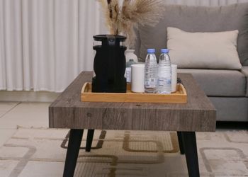 شقة بغرفة معيشة وغرفة نوم