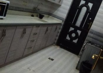 شاليه بجلسة تطل على مسبح داخلي 