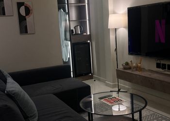 استديو بسرير ماستر وجلسة جانبية 