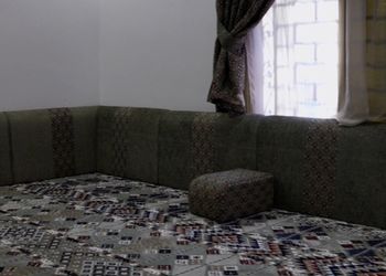 شاليه بمسطح اخضر وجلسة خارجية 