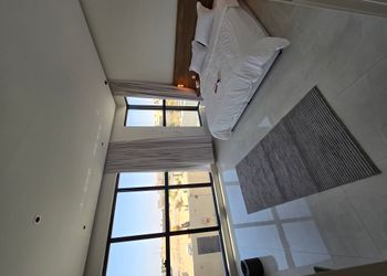 شاليه بمسطح اخضر ,ومسبح خارجي 