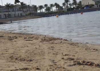 شاليه بإطلالة على البحر والحديقة