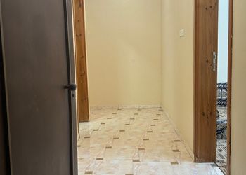 شقة بغرفتين نوم وصالة 