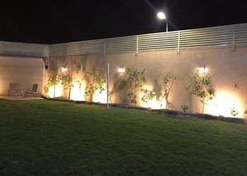 شاليه بملعب كرة طائرة ومسبح