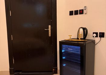 استديو بسرير ماستر وأثاث مريح 