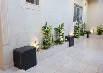 استديو بأثاث مريح وبسيط 