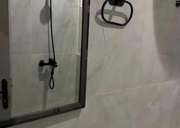 استديو بسرير ماستر وجلسة جانبية 