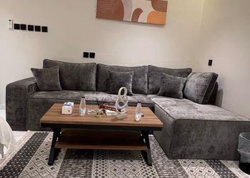 استديو بأثاث مريح وبسيط 