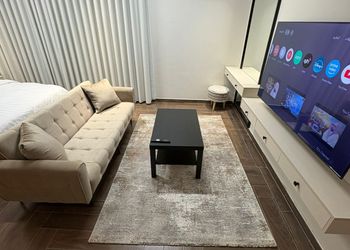 استديو بدخول ذاتي وتصميم هادئ 