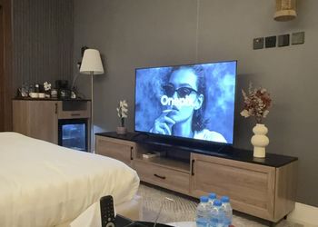 استديو بأثاث مريح وبسيط 