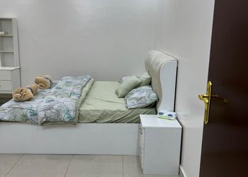 استديو بسرير ماستر وأثاث مريح 