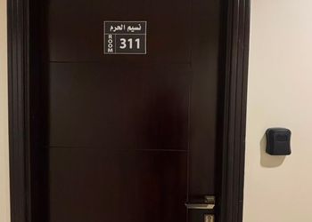 استديو بسرير ماستر وجلسة جانبية