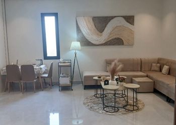 استديو بسرير ماستر وجلسة مريحة 