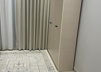 شقة بصالة و غرفتين نوم 
