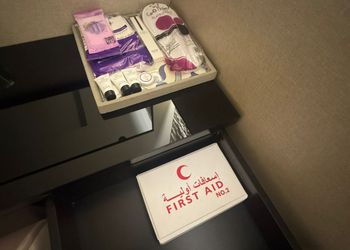 شقة بغرفة معيشة وغرفة نوم 