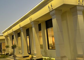 استراحة بمسطح اخضر وجلسة خارجية
