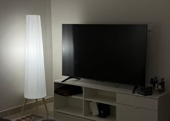 استديو بأثاث مريح وبسيط 