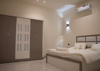 شاليه بثلاث غرف نوم وفناء خارجي 