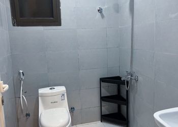 شقة بغرفة معيشة وغرفة نوم 